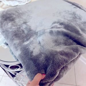 Queen size grey plush blanket